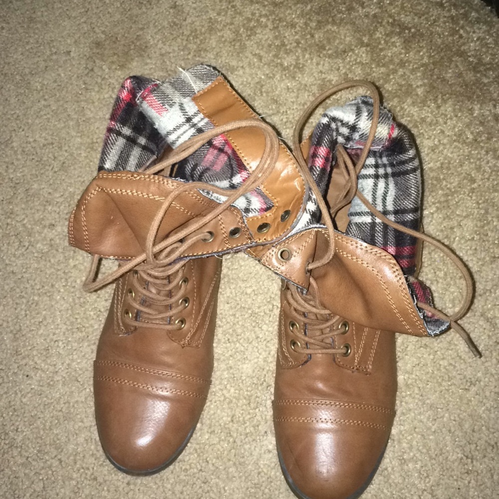 BROWN PLAID COMBAT BOOTS